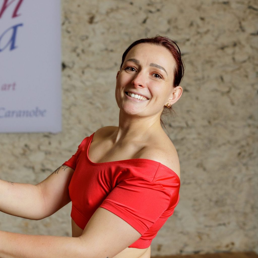 Eloïse Camps- professeure pole in art- pole dance Montpellier- Cerceau Aérien